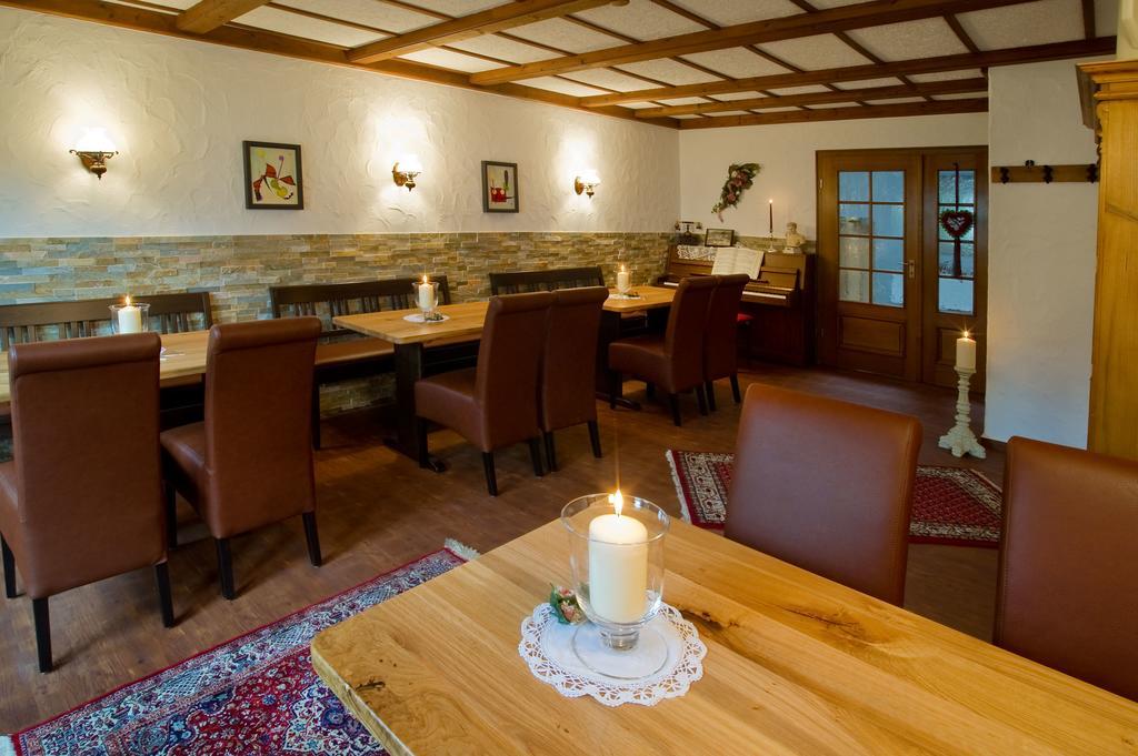 Wein & Gastehaus Hermeshof Hotel Trittenheim Buitenkant foto